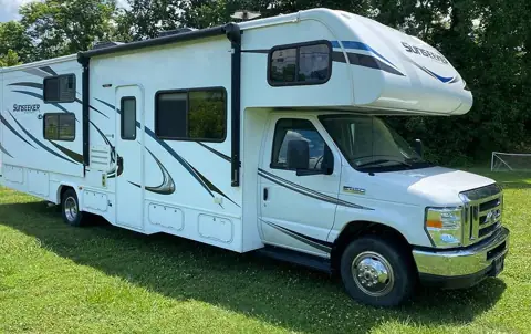 4 Seasons RV & Equipment Rental in Denmark, WI