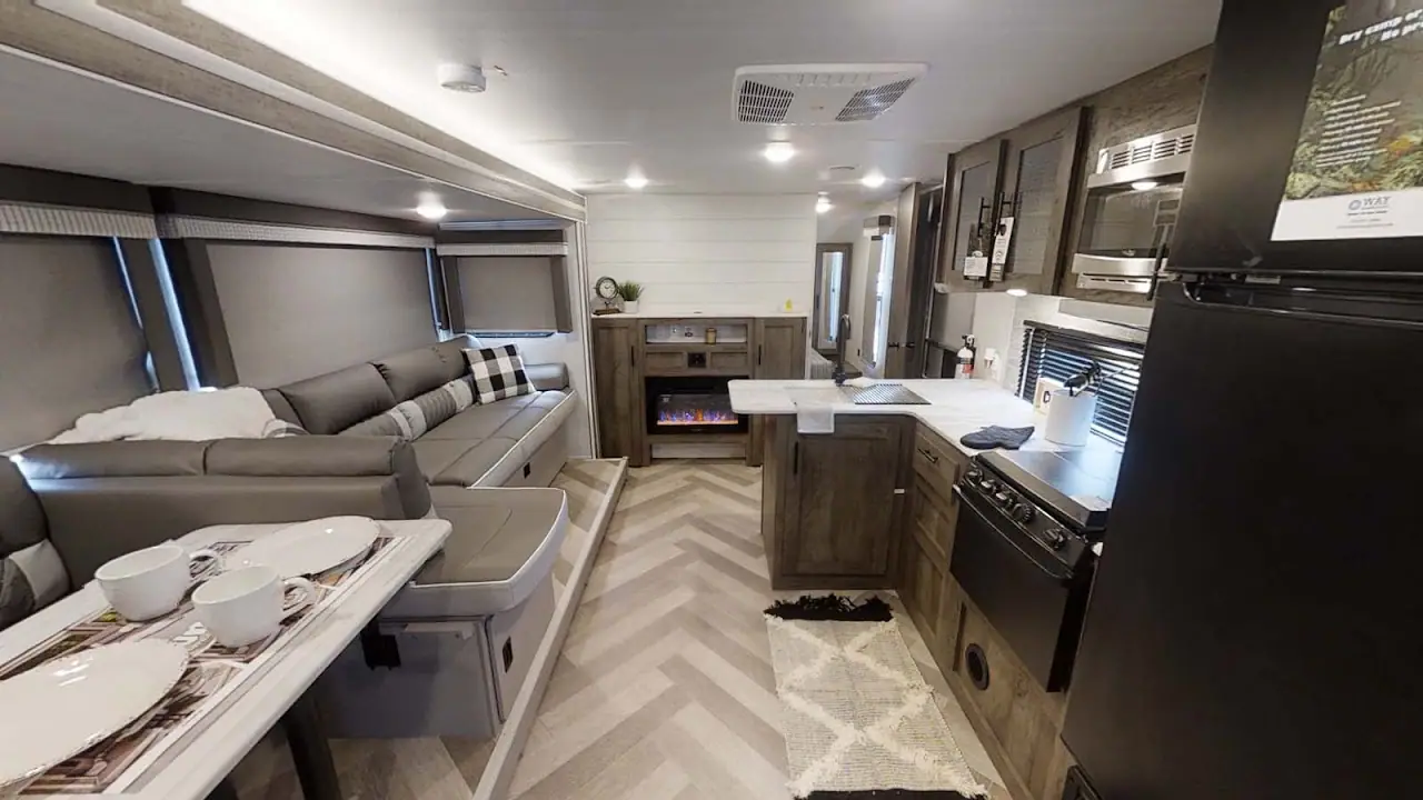KC Camp Life, RV rental in Bonner Springs