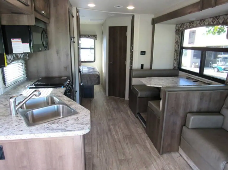 Hilltop Camper and RV, RV rental in Oronoco
