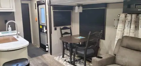 Perrys RV Rental photo 3