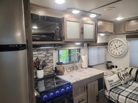 Heart of Mid Florida Rv Rental and Delivery photo 3