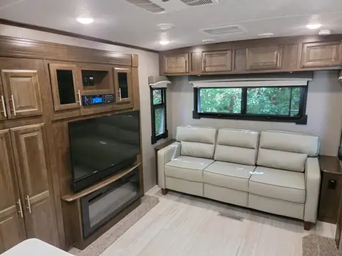 Midwest Camper Rentals in Chenoa, IL