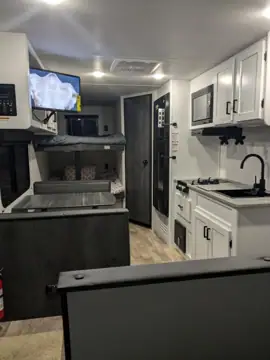 Mountain state RV rental photo 2
