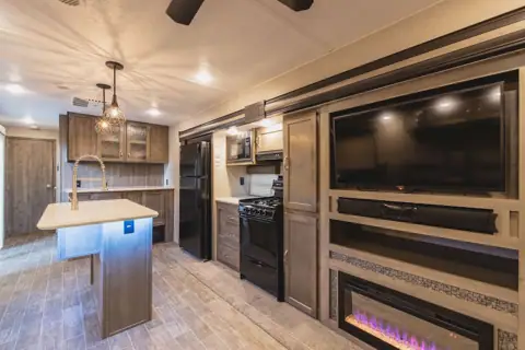 RV Rental Housing photo 2