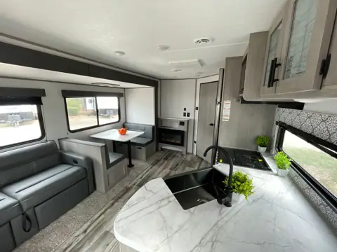 Rhodes Camper Rental & Transport in Grand Ridge, FL
