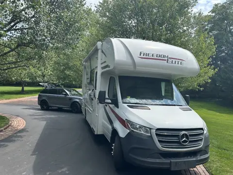 RV RENT N GO photo 2