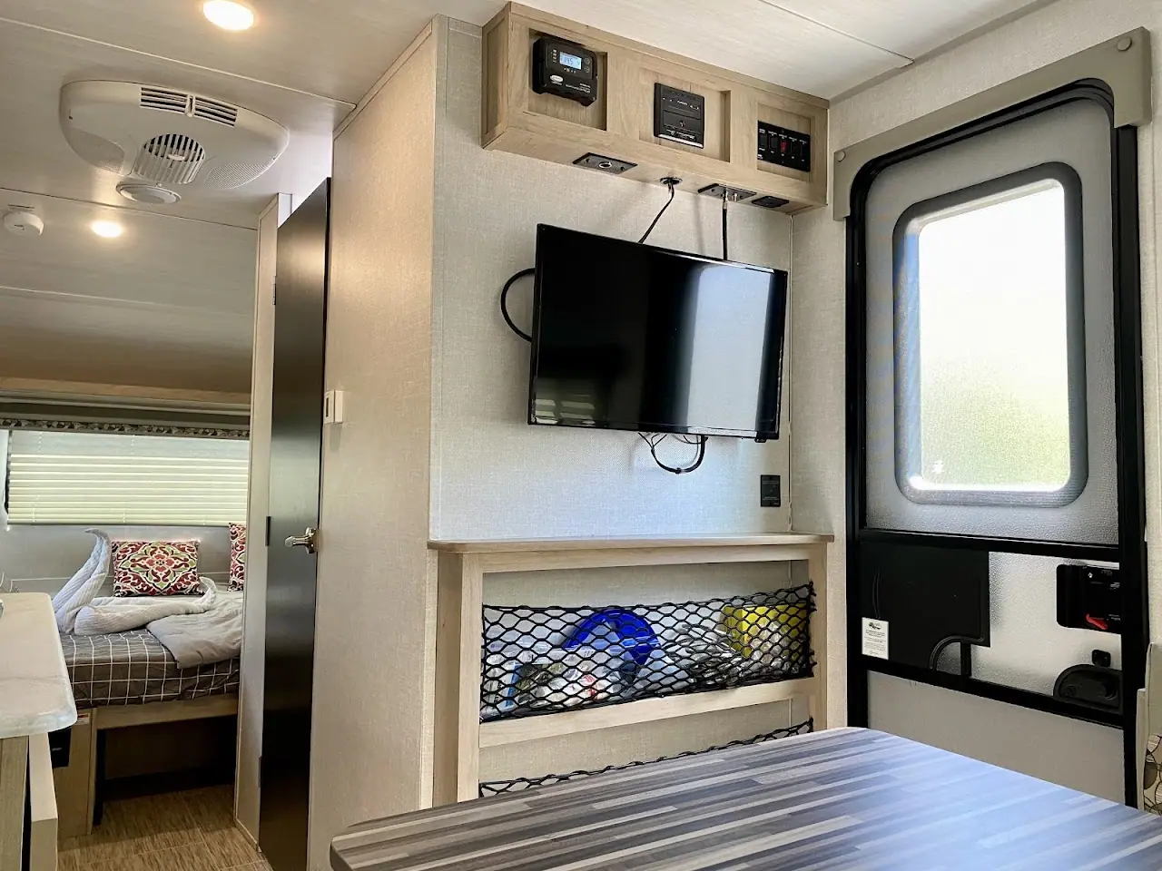 Linda Lee RV, RV rental in Sacramento