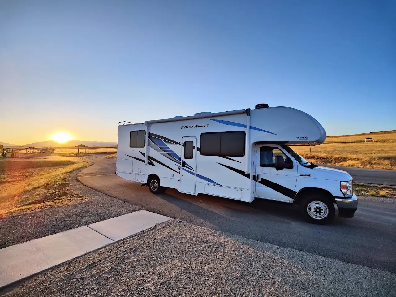 Phoenix Motorhomes, RV rental in El Mirage