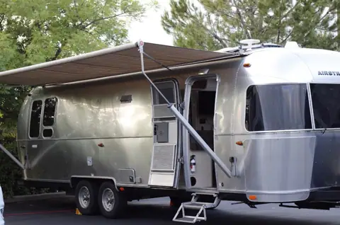 Blue Collar Country Club RV Rentals photo 3