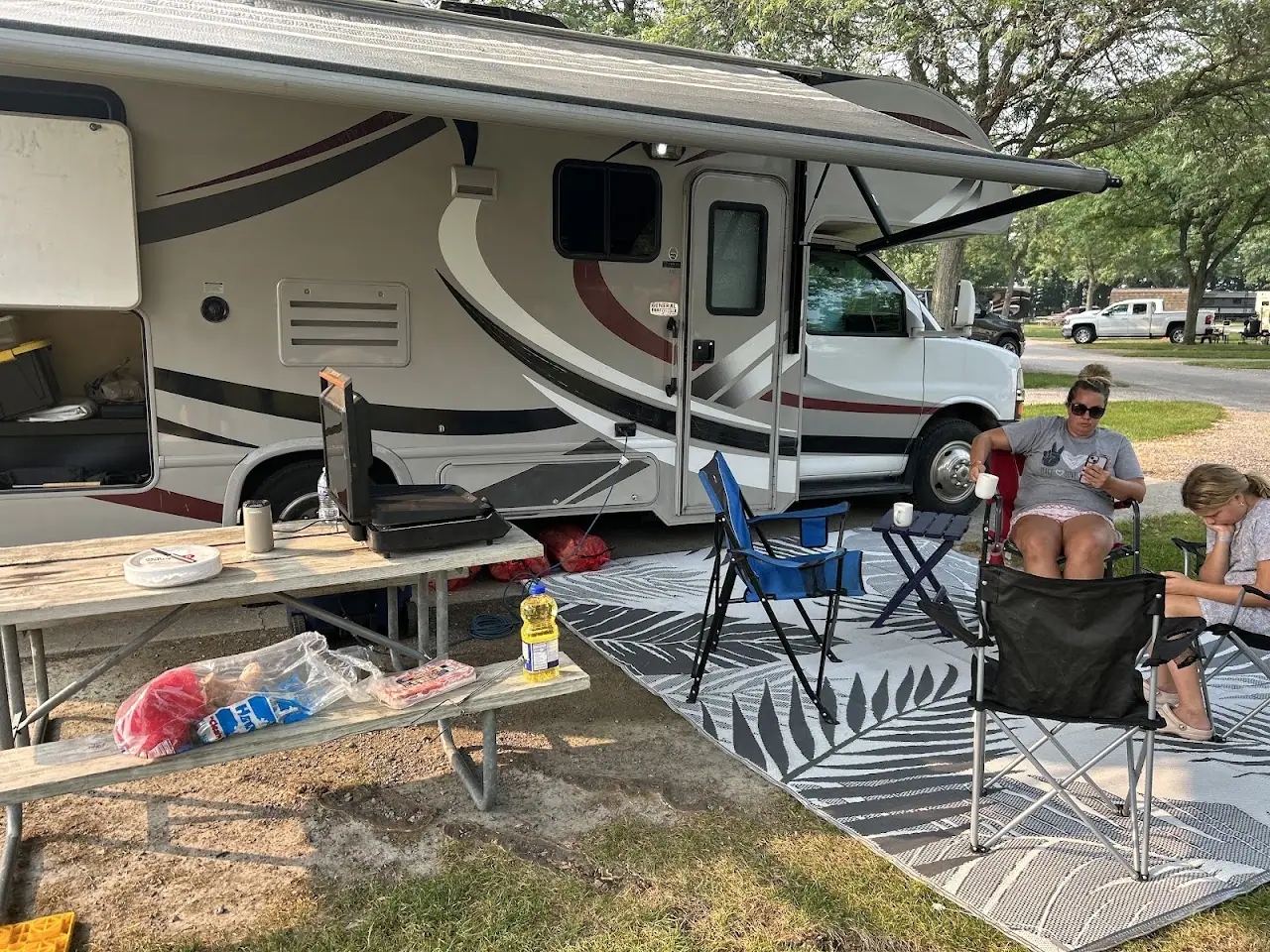 Rolling Adventures RV Rentals, RV rental in Lennon