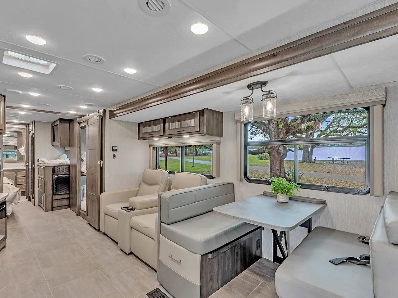 FunRVs.com RV Rentals, RV rental in Hollywood