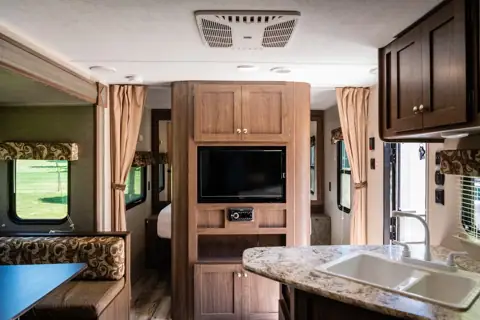 Northland Camper Rental photo 3